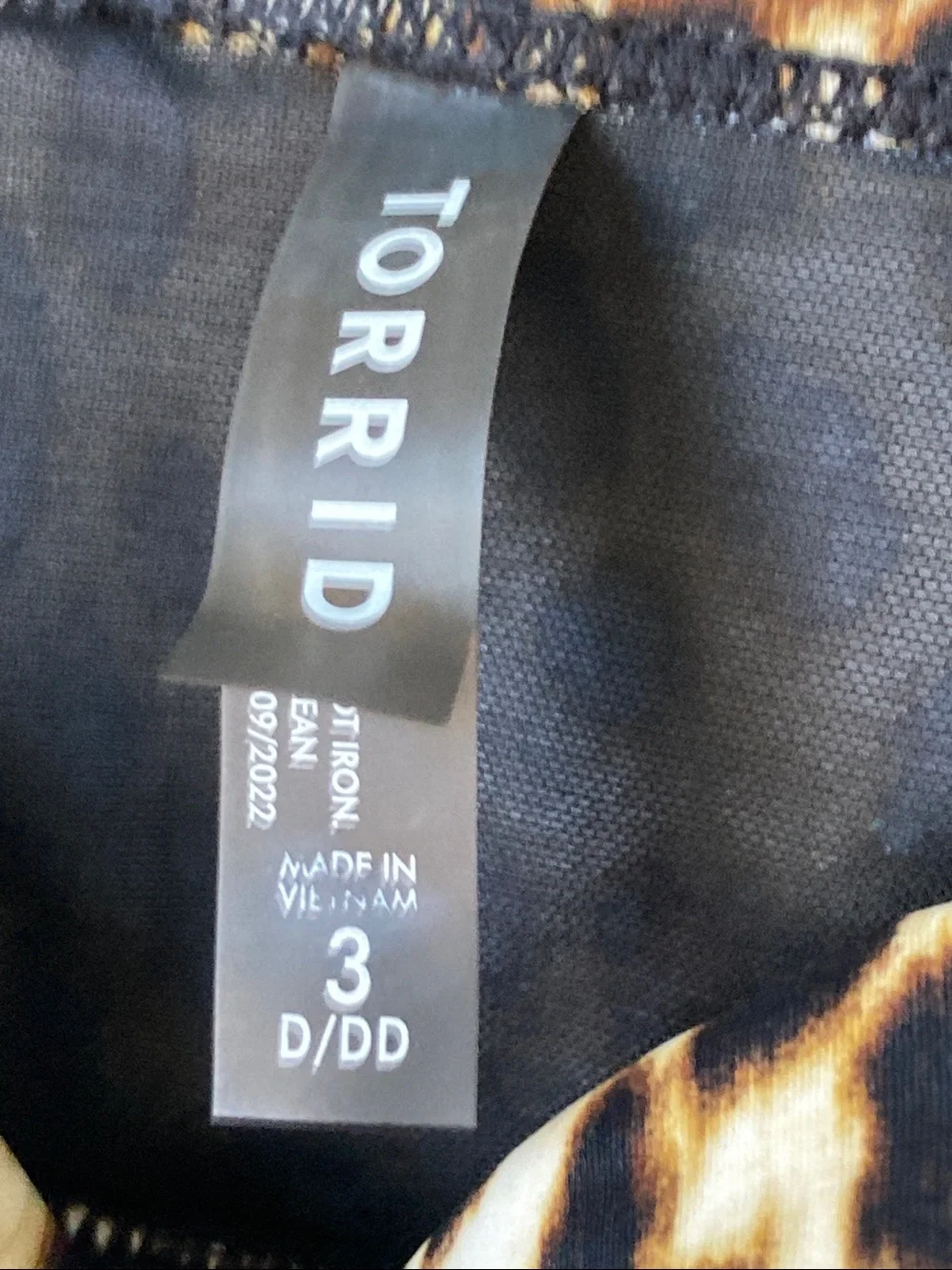 Torrid Leopard Cheetah Print Underwire Twist-Front Tankini Swim TOP sz 3 D/DD